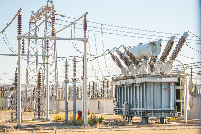 Francia prepara un nuevo tope en el precio de la electricidad para 2023