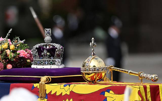 Dan último adiós a reina Isabel II
