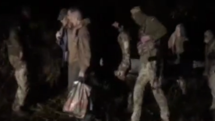 Rusia vs Ucrania: Kiev libera a 215 prisioneros de guerra en intercambio con Moscú