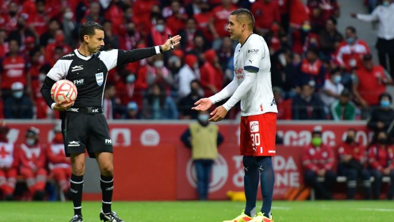 ¡Con polémica! Chivas no pasa del empate ante Toluca