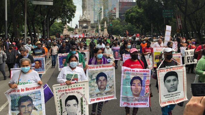 Esta es la ruta y hora de la marcha por Ayotzinapa en CDMX