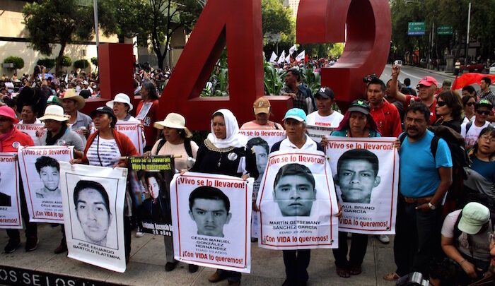“No vamos a dar carpetazo” en caso Ayotzinapa: AMLO
