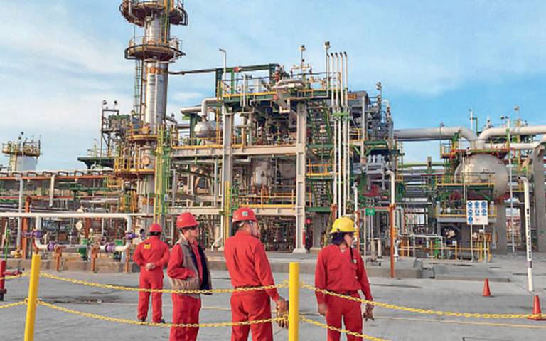 Pemex mantendrá plantilla de personal en 2023; la CFE abrirá 660 plazas
