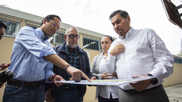 Secretario Particular visita la escuela secundaria general Quetzalcóatl en Corregidora