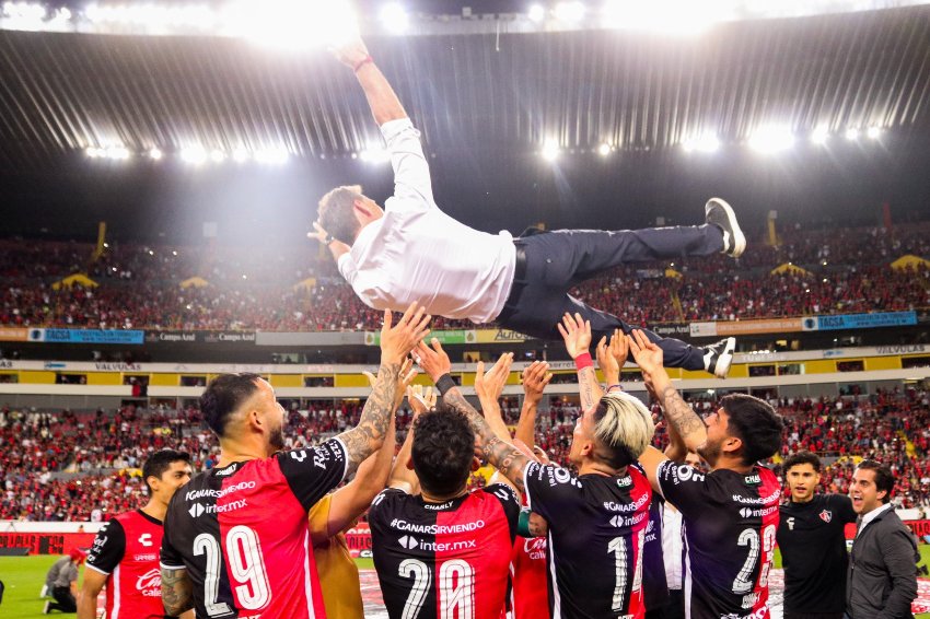 ¡Adiós leyenda! Así se despidió Diego Cocca de la afición del Atlas en el Estadio Jalisco (VIDEO)