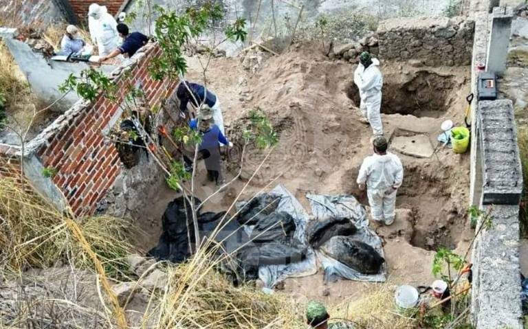 Hallan bolsas con restos humanos en fosas ilegales en Irapuato