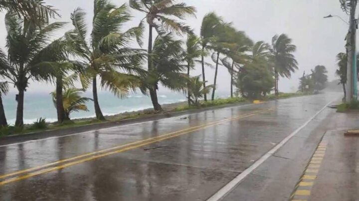 “Julia” se fortalece aun más cerca de San Andrés y Providencia