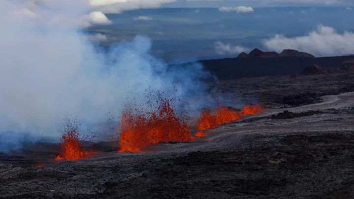 Hawái: El volcán más grande del mundo entra en erupción