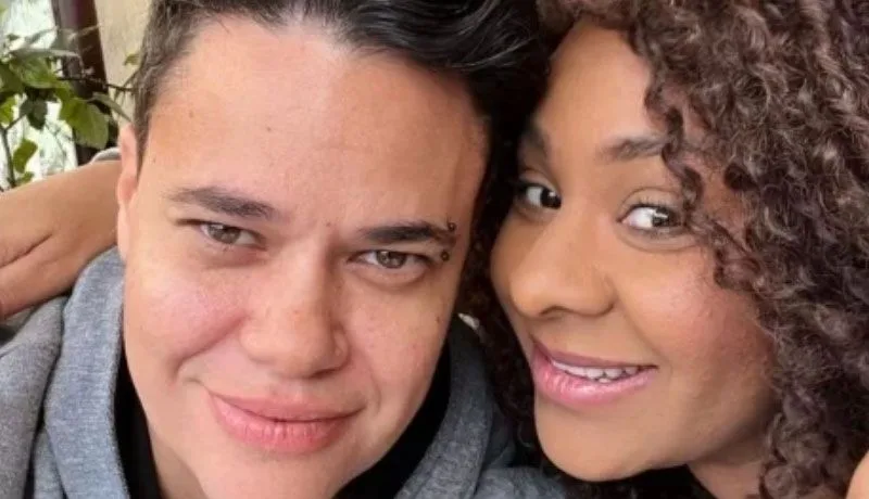 M’Balia de OV7 se casó con su novio trans