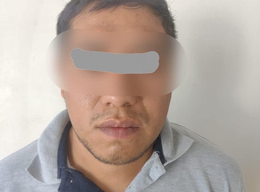 Policía municipal asegura a sujeto que fue acusado de agredir a su pareja en Antigua Panamericana.