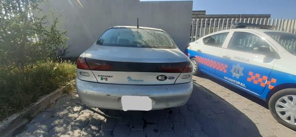 Policías municipales de San Juan del Río recuperan tres vehículos con reporte de robo vigente.