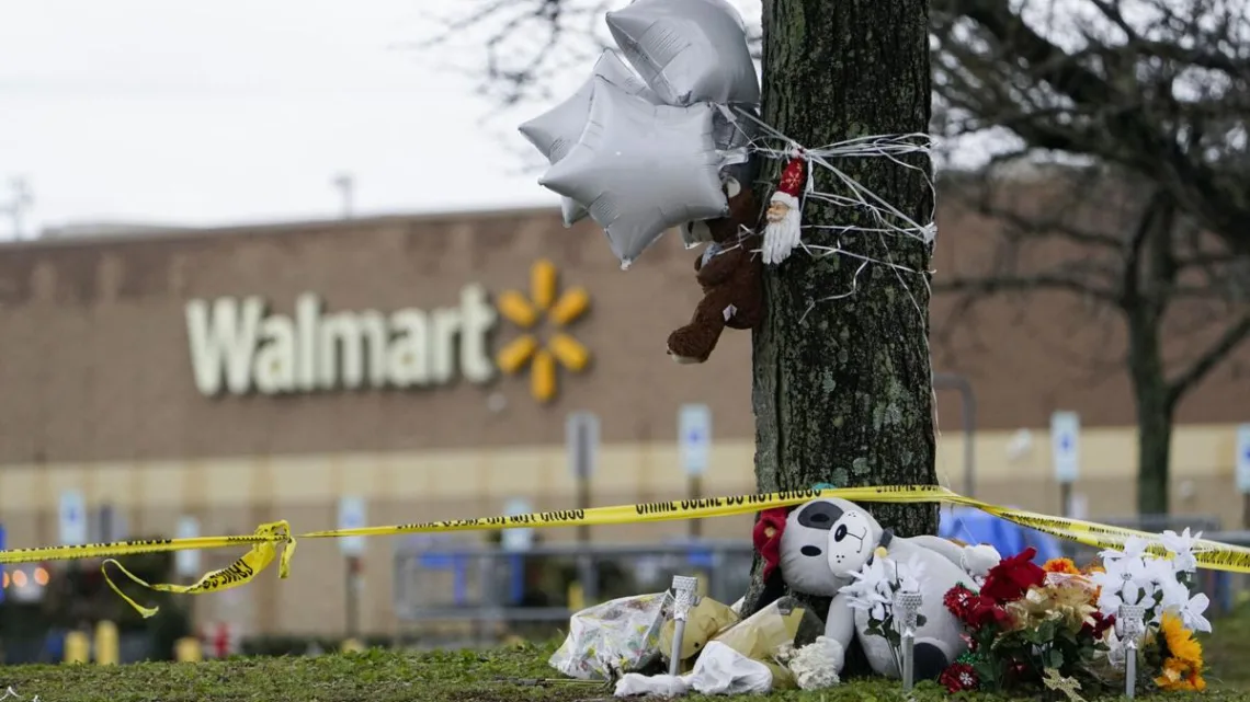 Mujer que sobrevivió a balacera demanda a Walmart por 50 MDD