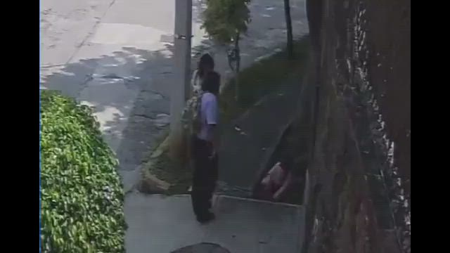 Hombre golpea a niña en plena calle de Cuernavaca; ya fue detenido (VIDEO)
