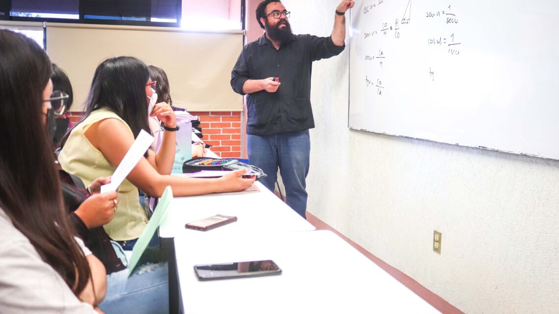 Fortalece UTSJR plantilla de investigadores