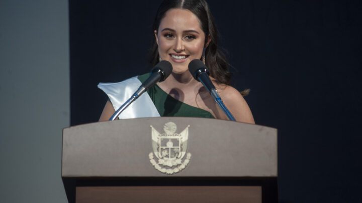 Proclaman a la Reina de las Fiestas de la Navidad 2022