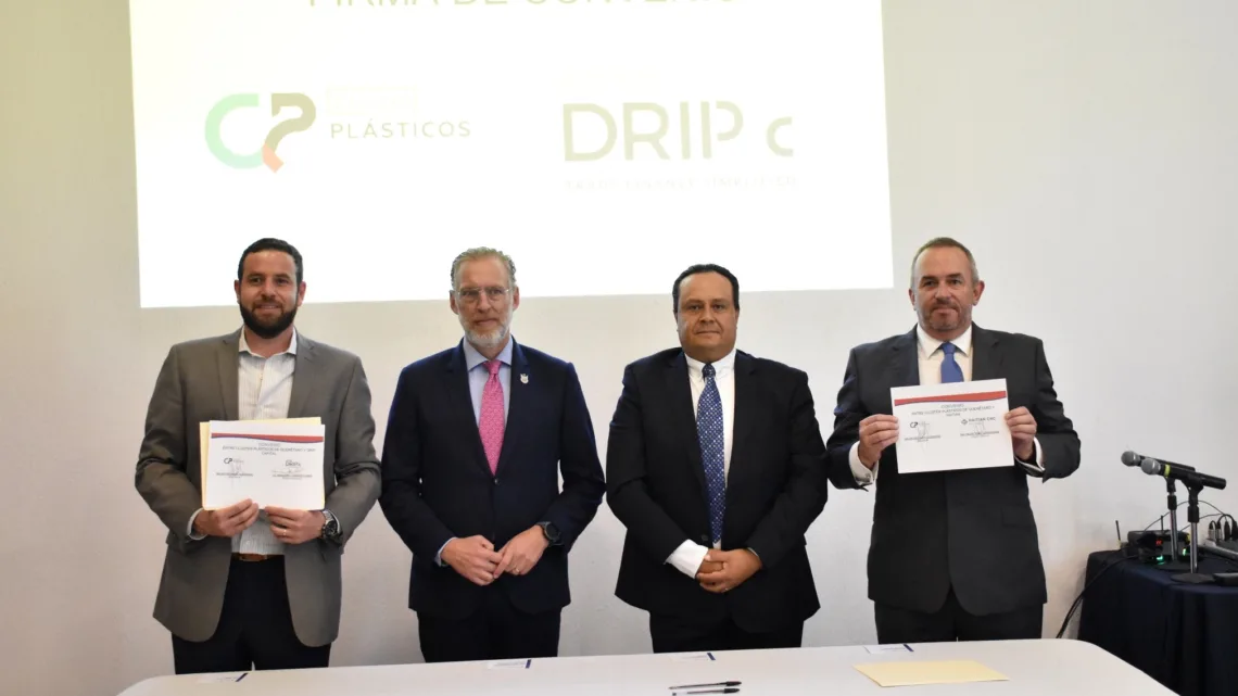 Titular de SEDESU presenta perspectivas económicas ante Clúster de Plásticos
