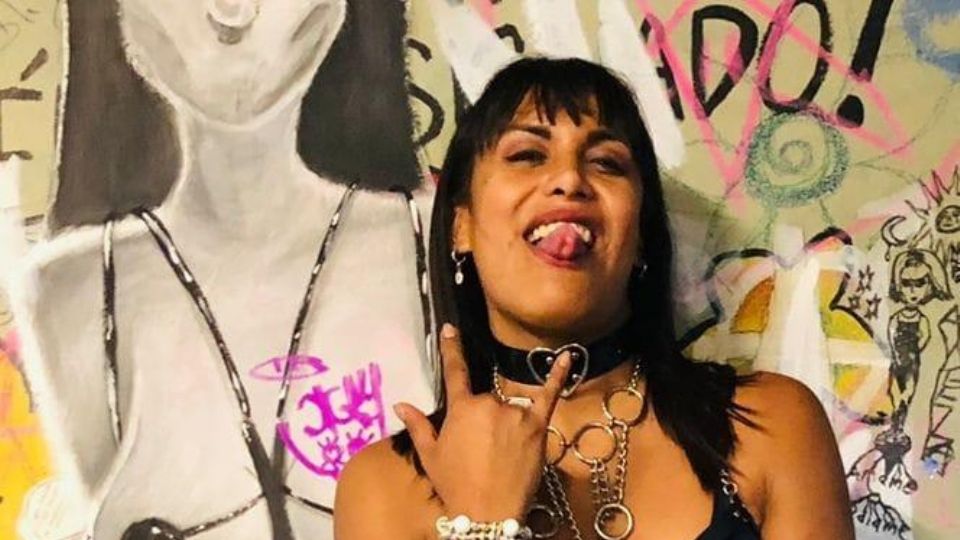¡Se calentó! Diputada trans de Morena persigue a manifestantes (VIDEO)