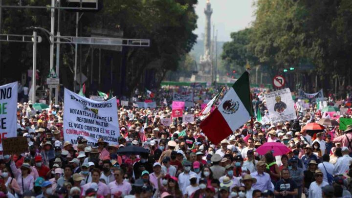 Fue un “striptease” político: López Obrador sobre marcha contra reforma al INE