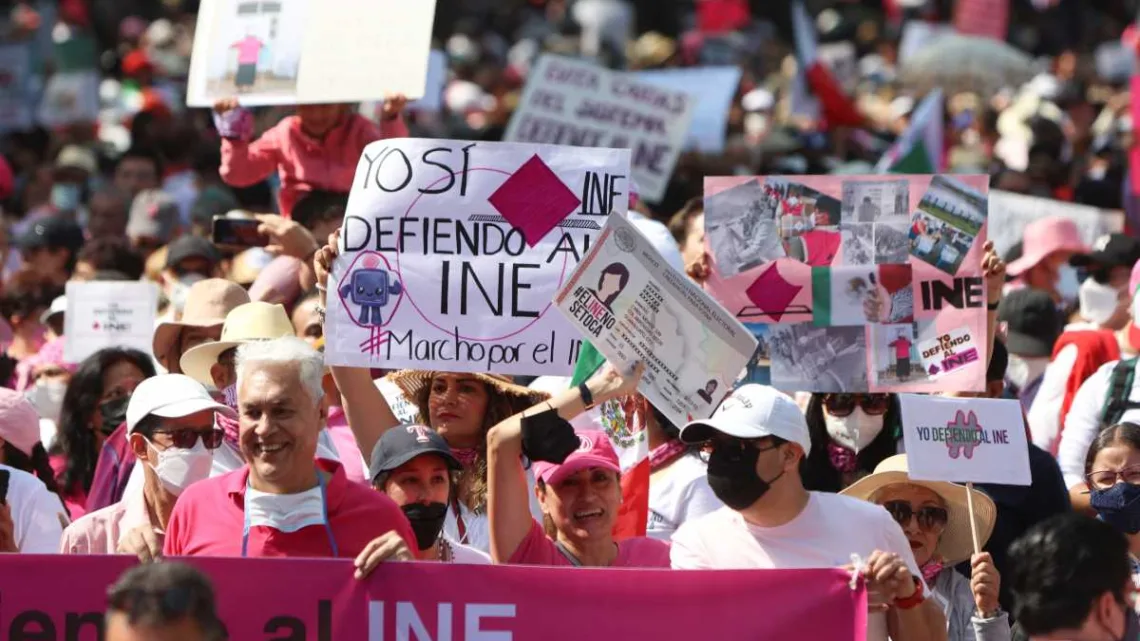 En marcha a favor de INE “hubo muchísimo robo de carteras”: López Obrador