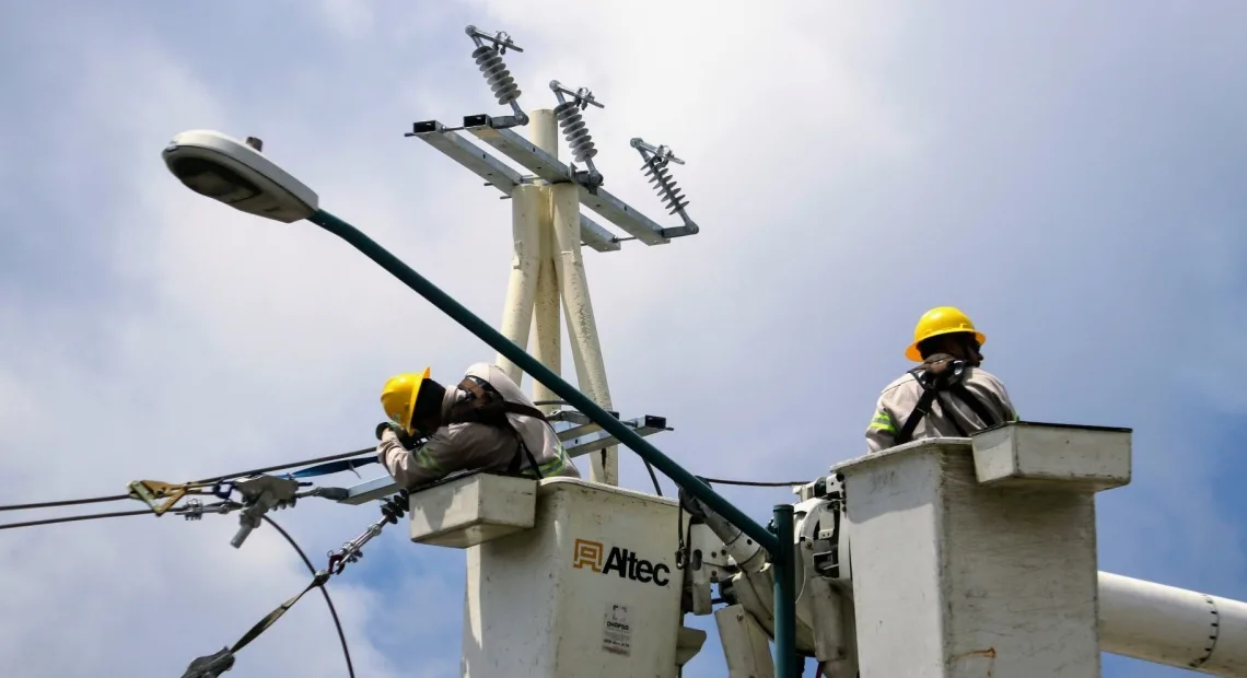 Ucrania reestablece electricidad tras ataques rusos