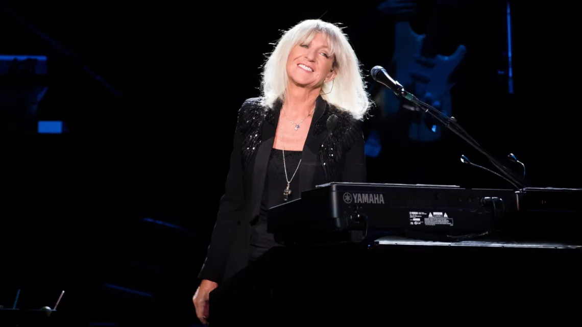 Muere Christine McVie, cantante de la emblemática banda británica Fleetwood Mac y autora de grandes éxitos como “Little Lies”
