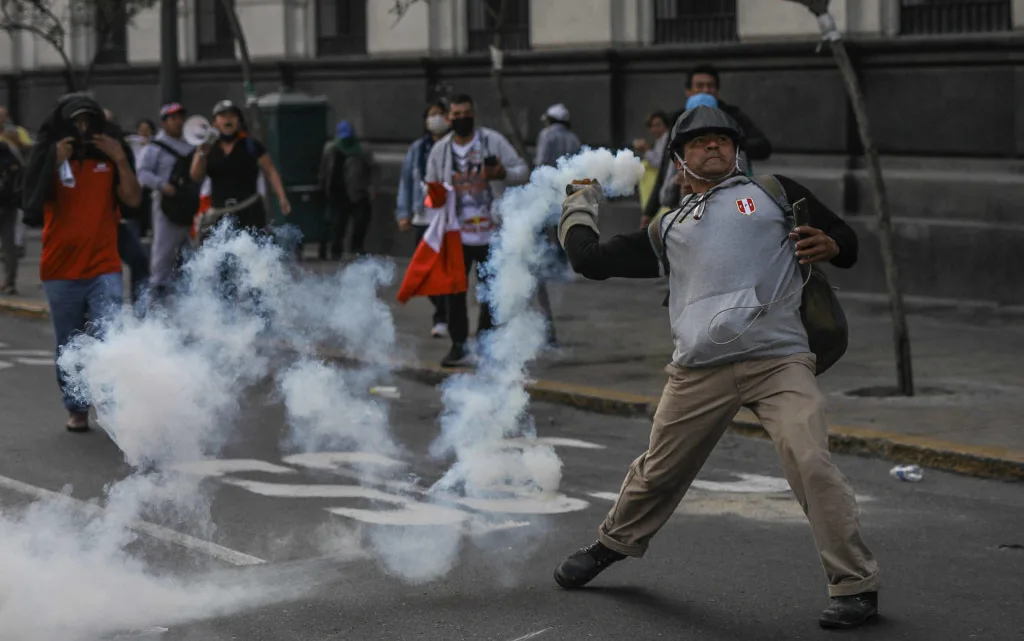 Mueren dos personas más en protestas de Perú; cifra total asciende a diez