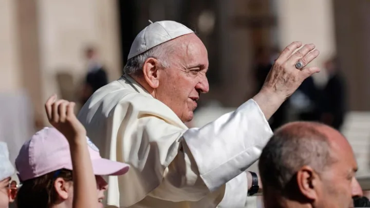 La razón por la que el Papa Francisco firmó una carta de renuncia