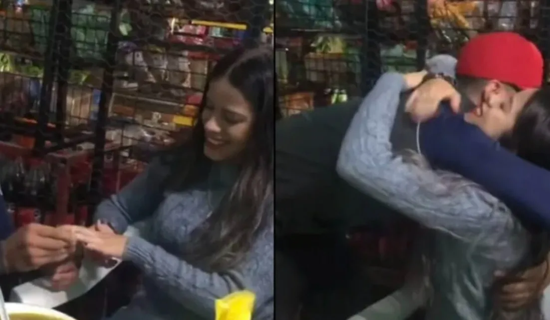 ¡Apúntenle chavos! Joven le pide matrimonio a su novia comiendo pozole