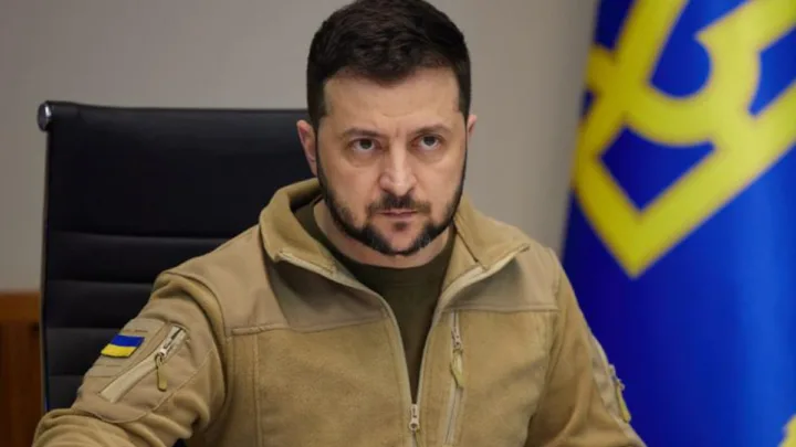 Zelenski anuncia “una contramedida poderosa” a ofensivas rusas en Donets