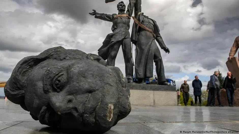 Ciudad de Ucrania enviará estatuas de escritores rusos a perrera municipal