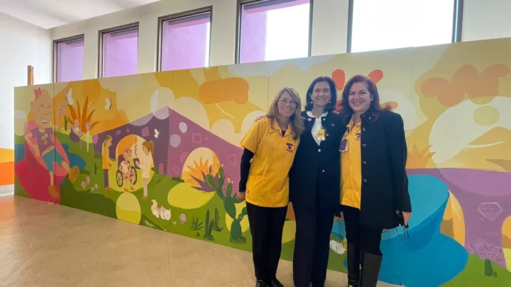 Devela titular de SECULT mural en HITO Querétaro