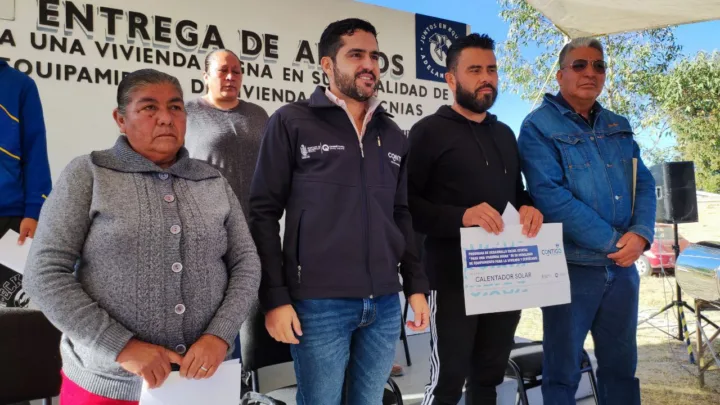 Entrega SEDESOQ apoyos para Vivienda Digna y Tarjeta Contigo