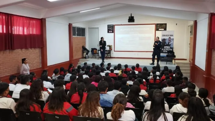 Estudiantes del COBAQ y UNIQ interesados en ser parte de la Policía