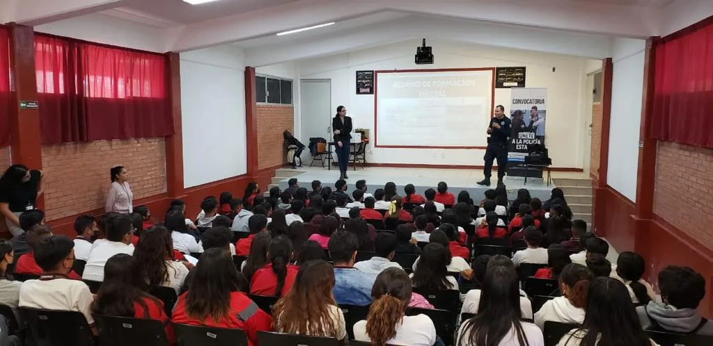 Estudiantes del COBAQ y UNIQ interesados en ser parte de la Policía