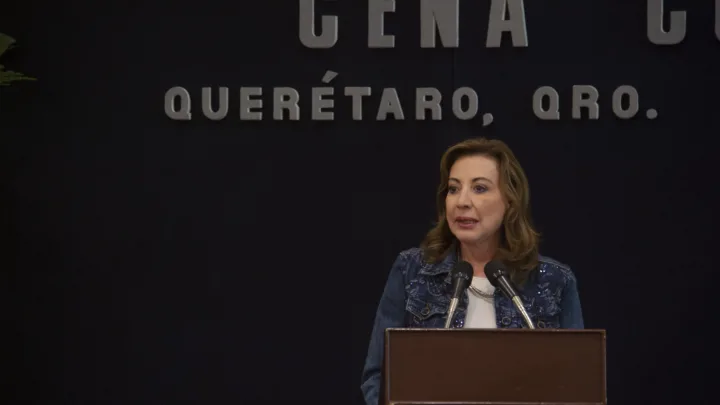 Celebran autoridades al gremio de taxistas