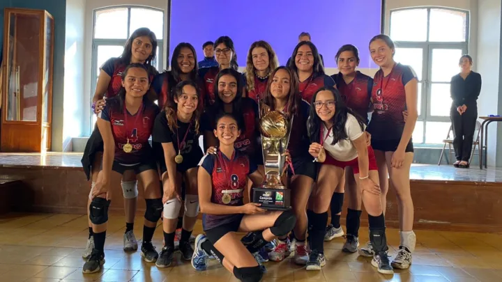 Alumnas de UPQ obtienen campeonato del Circuito Estatal de Voleibol