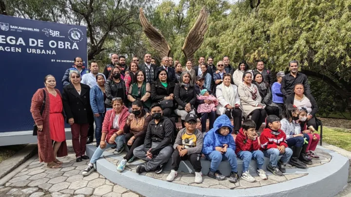 Colocan escultura Alas en San Juan del Río