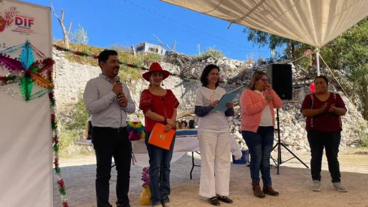 Encabeza titular de SECULT fiesta de Navidad de la Fundación Takotsi