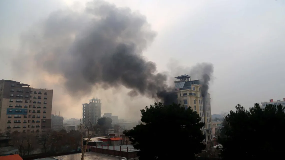 Atentado contra hotel en Kabul deja al menos tres muertos
