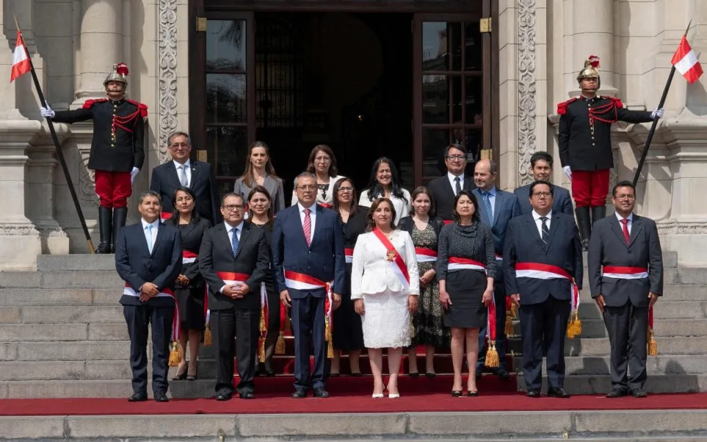 Dina Boluarte anuncia gabinete para aplacar crisis política
