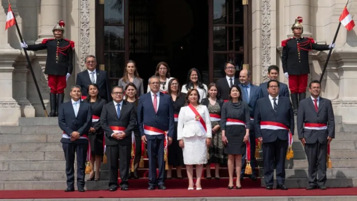 Dina Boluarte anuncia gabinete para aplacar crisis política