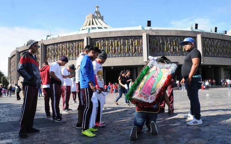 Ni el cansancio ni el sismo merma la fe de quienes visitan a la Virgen de Guadalupe