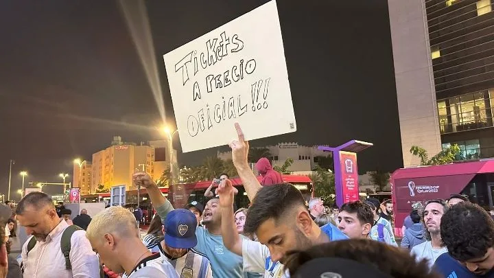 ¡Carísimos! Argentinos en Qatar protestan por boletos para la final del Mundial