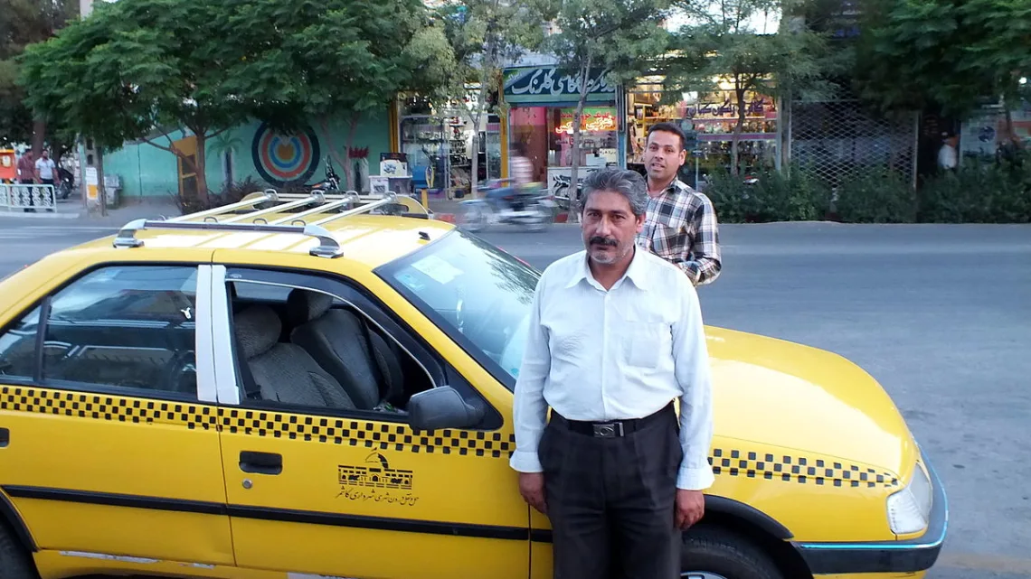 Cae taxista acosador exhibido por pasajera en video: Fiscalía de NL