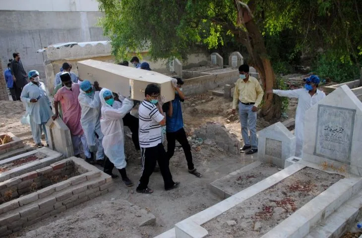 Mueren al menos 18 personas por inhalación de químicos en Pakistán