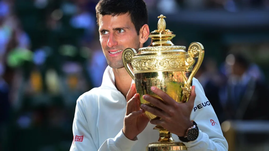 ¡Suspenso en Australia! Un Djokovic “preocupado” por lesión gana y va a tercera ronda