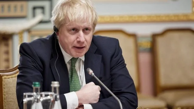 Boris Johnson dice que Putin amenazó con matarlo con un misil; “sólo tomaría un minuto”
