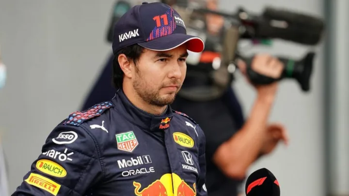 Checo Pérez tiene peculiar detalle con meseras que lo atendieron en restaurante