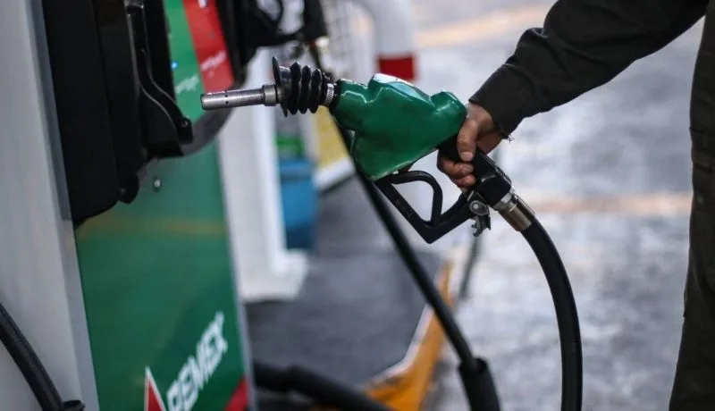 Precio promedio de gasolina regular se ubica en 22.07 pesos: Profeco