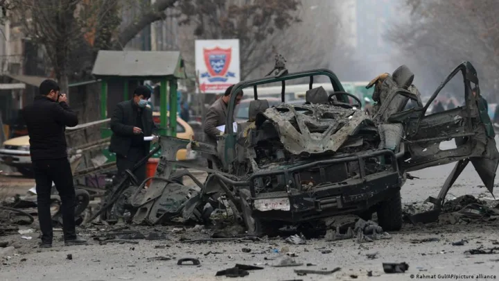 Al menos 5 muertos en atentado yihadista frente a la cancillería afgana